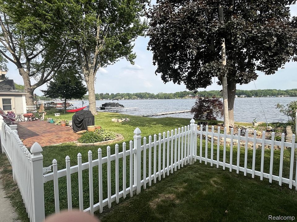 1st image of 1138 Lakeview Dr