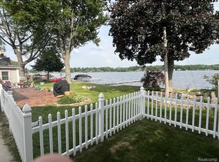 1138 Lakeview Dr, Lake Odessa, MI 48849