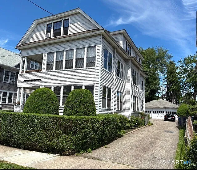 2 bed, 1.0 bath, 1240 sqft, $2,200 — Photo 1