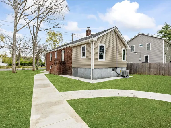 106 Commonwealth Drive, Wyandanch, NY 11798