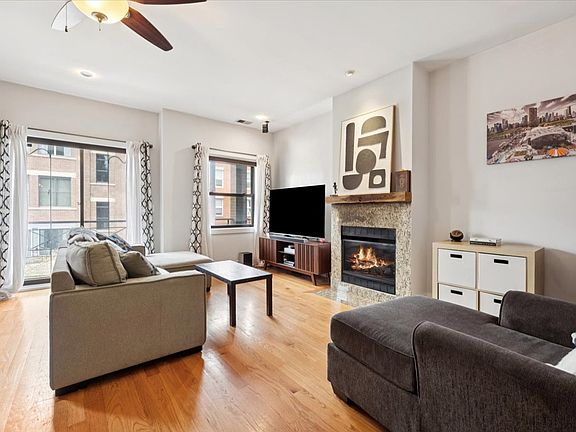 3rd image of 1909 W North Ave APT 2