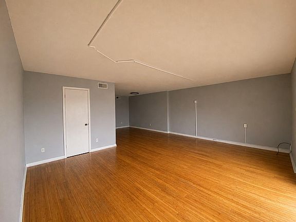 5th image of 7913 Grove Ridge Dr