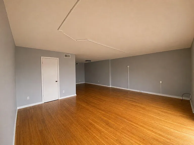 7913 Grove Ridge Dr — Photo 5