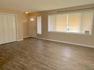 400 Deerfield Ct — Photo 3