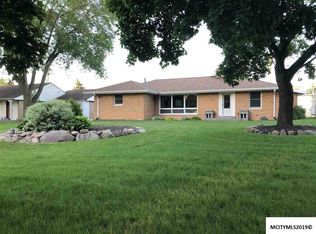 15 Willowbrook Dr, Mason City, IA 50401