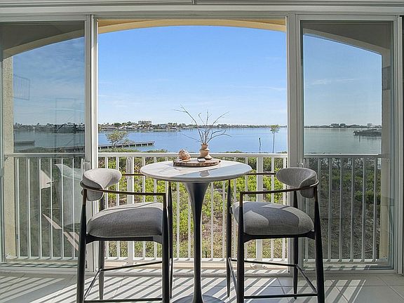 4th image of 20 Harbour Isle Drive #205