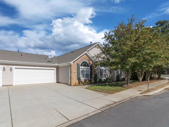 1st image of 116 Lone Oak Cir