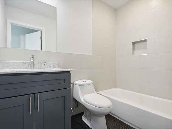 3rd image of 2226 N Franklin St #4