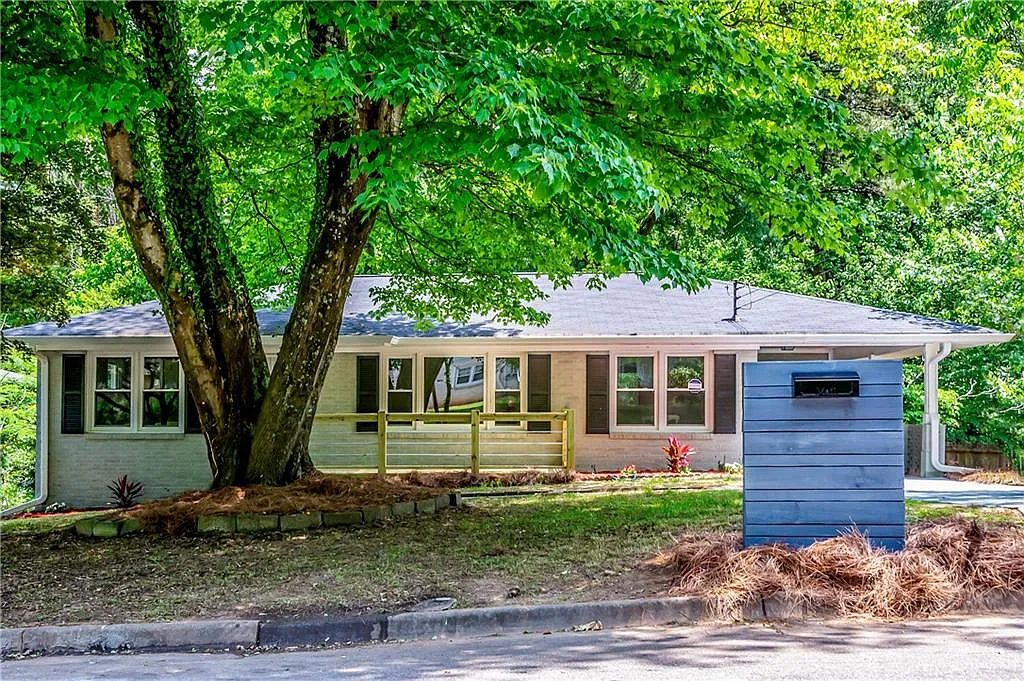97 Hollis Ter NW photo 1