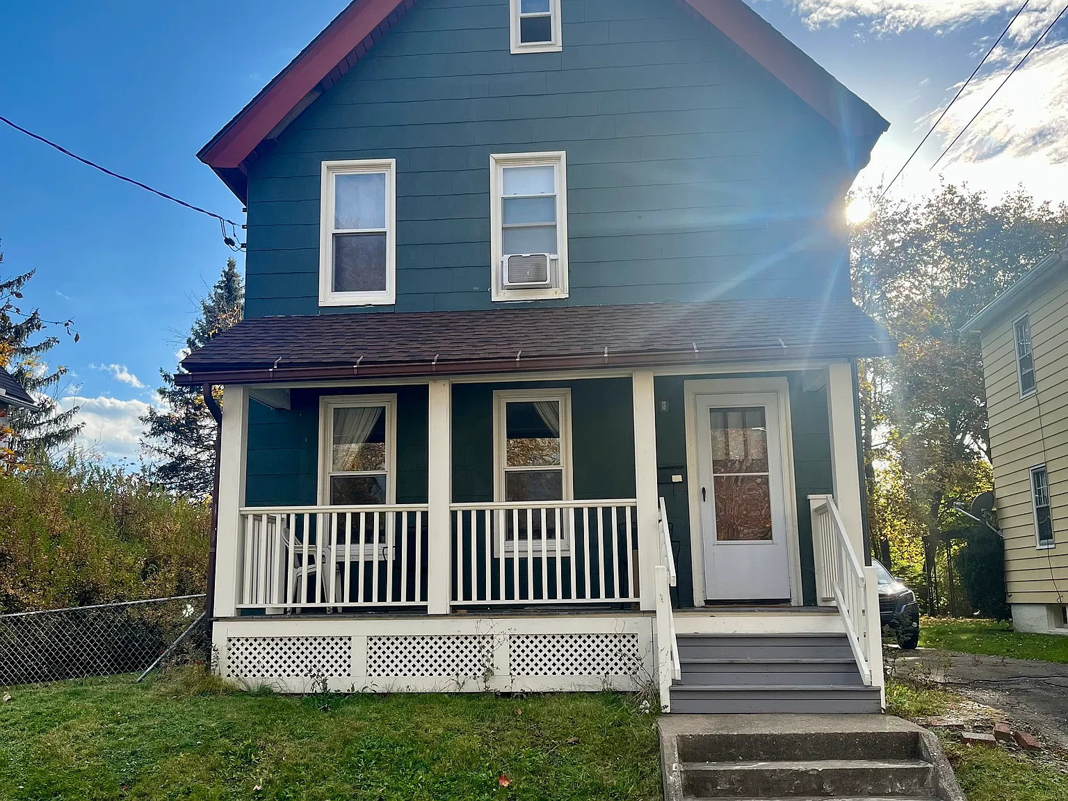 3 bed, 1280 sqft, $1,900 — Photo 2