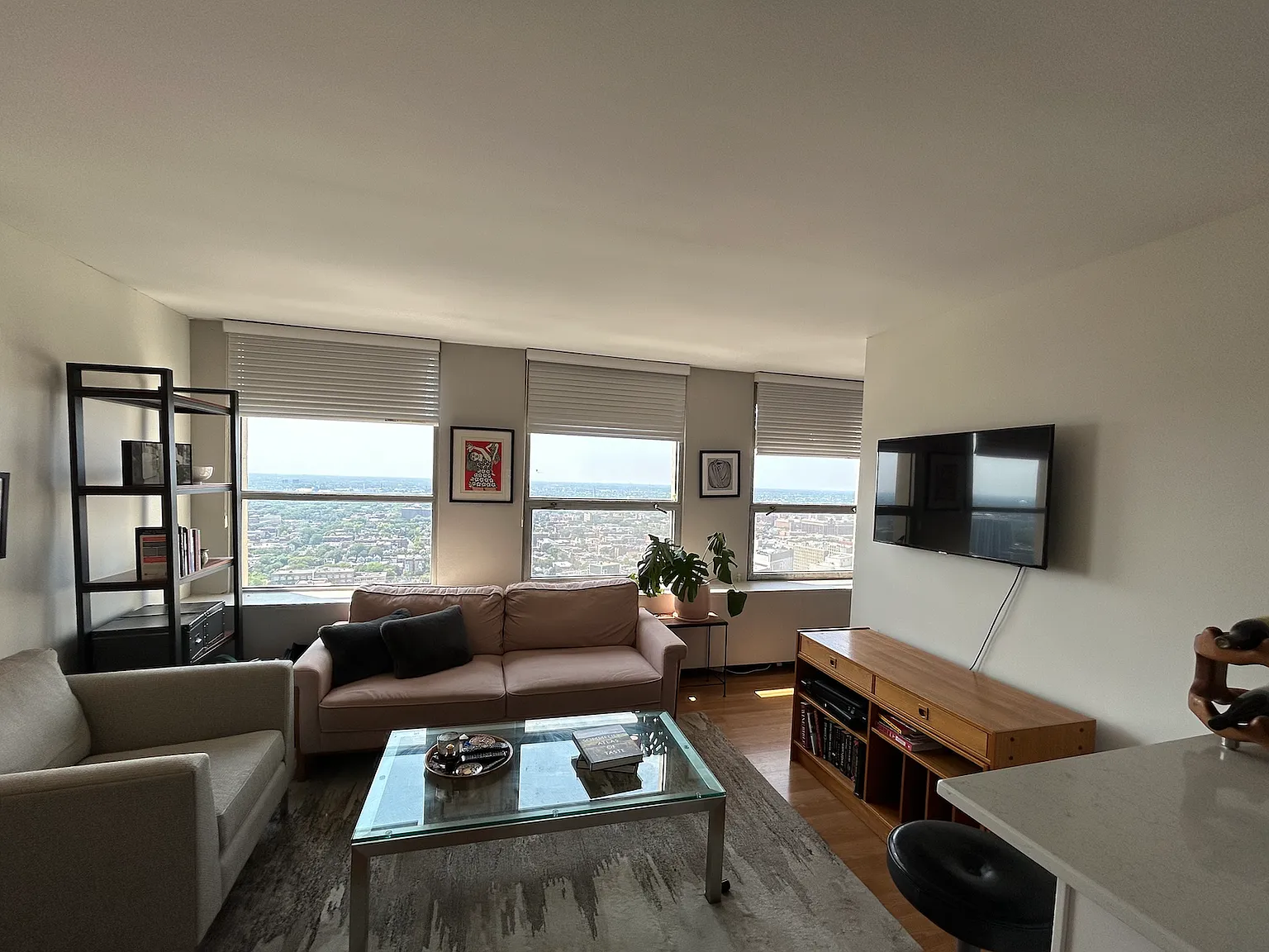 1 bed, 550 sqft, $2,300 — Photo 2