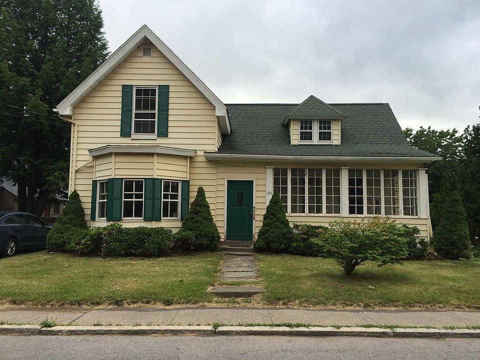 1st image of 555 Main St
