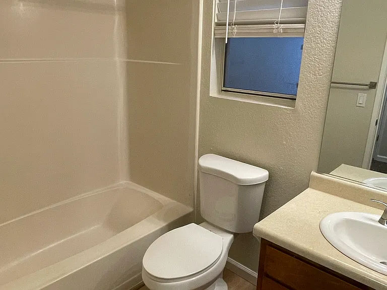 North Dutton Place Apartments — Photo 33