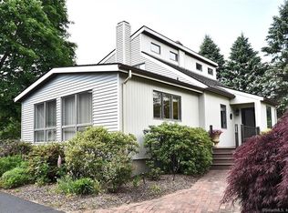 72 Niantic River Rd, Waterford, CT 06385