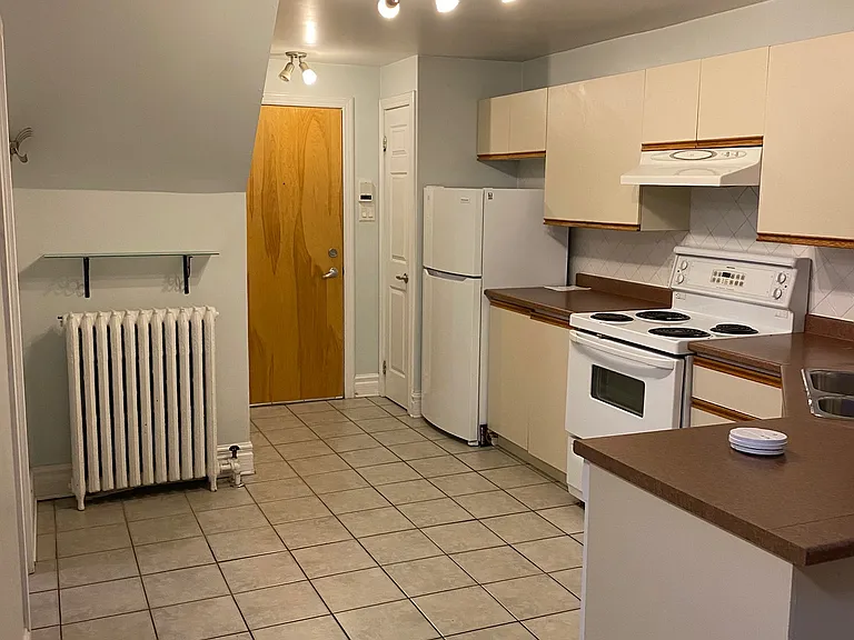 127 2nd Ave #7 — Photo 8