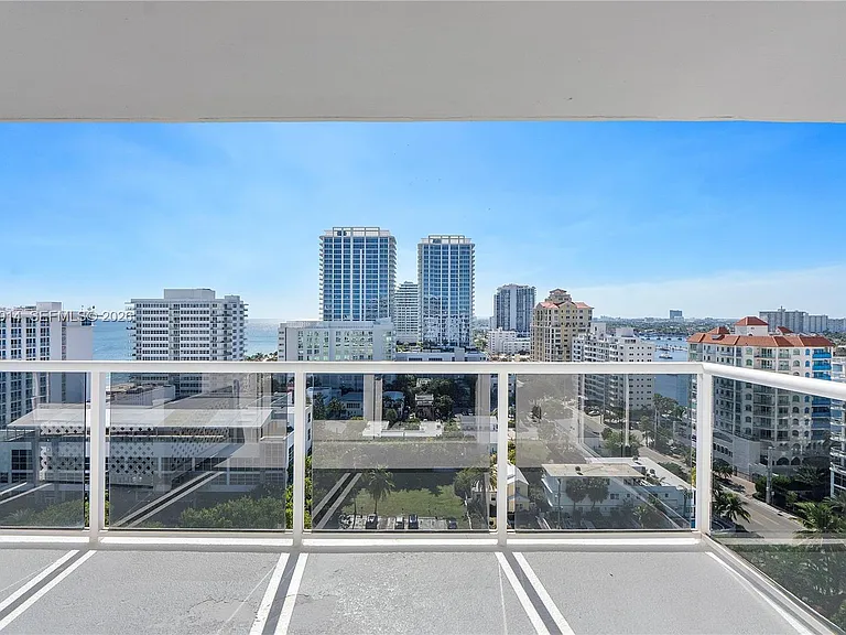 336 N Birch Rd #PENTHOUSE — Photo 31