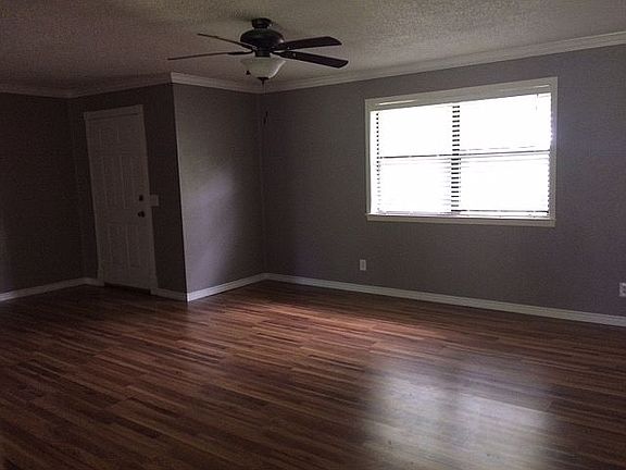 3rd image of 150 Elizabeth Ln