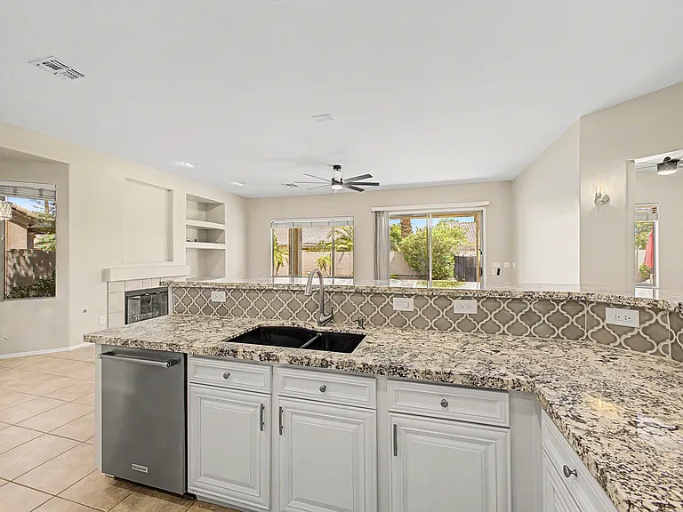 1292 W Longhorn Dr — Photo 7