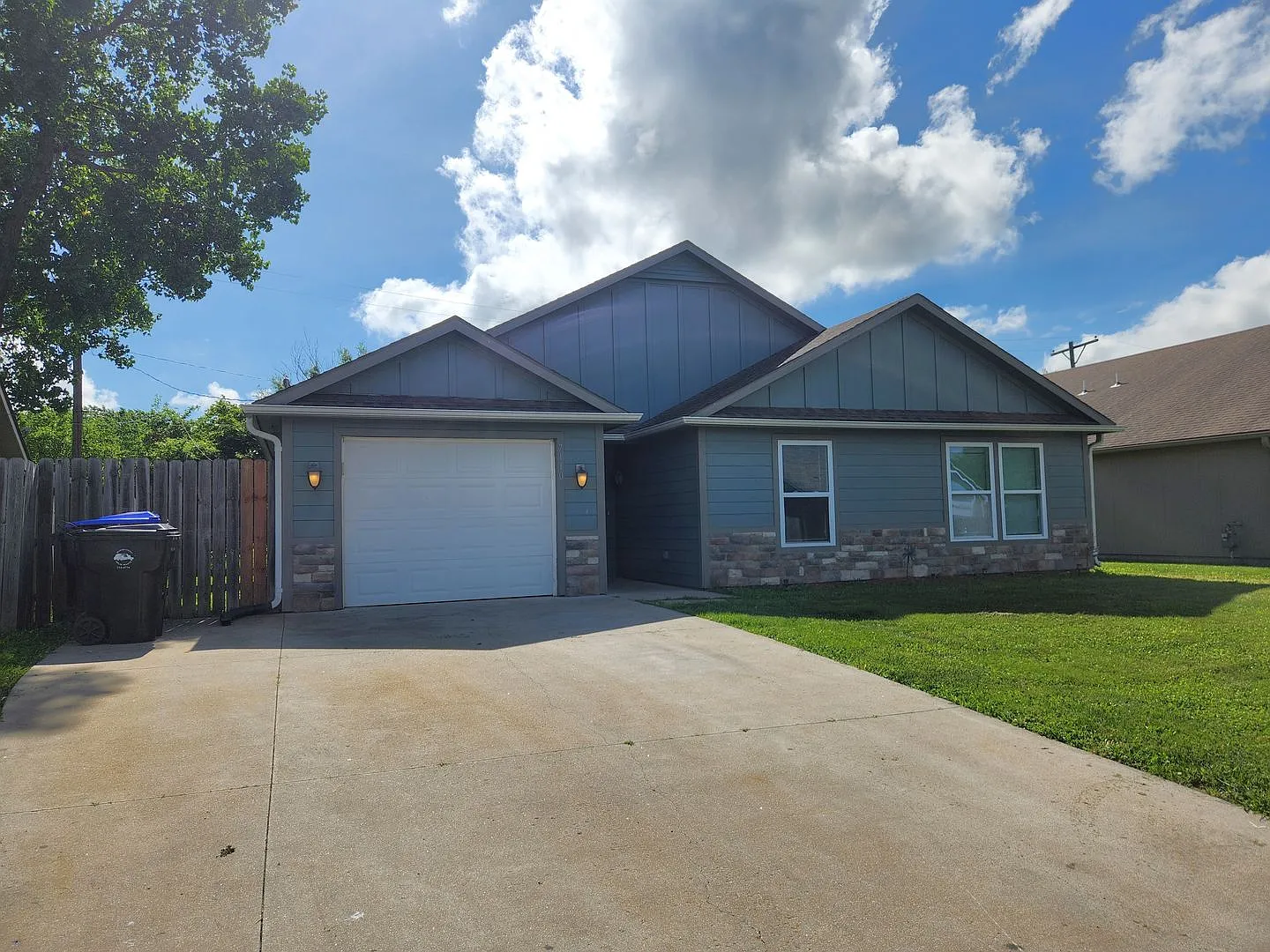 Like new 4BR, 2BTH with att gar and over 1500sq ft! — Photo 1