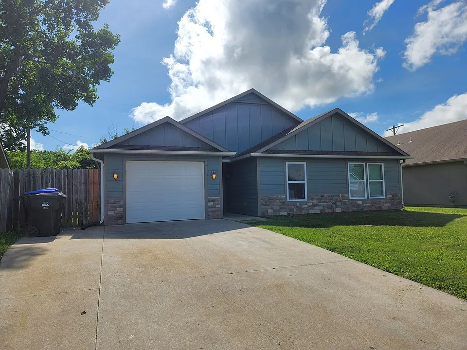 7110 SW Greenview Dr