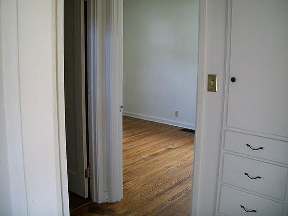 4th image of 198 Elmwood Dr
