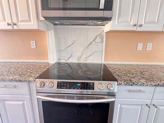 5th image of 10156 Byrne Ave