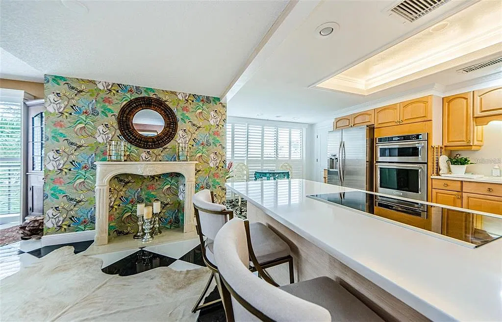 3 bed, 2.0 bath, 2050 sqft, $5,000 — Photo 3