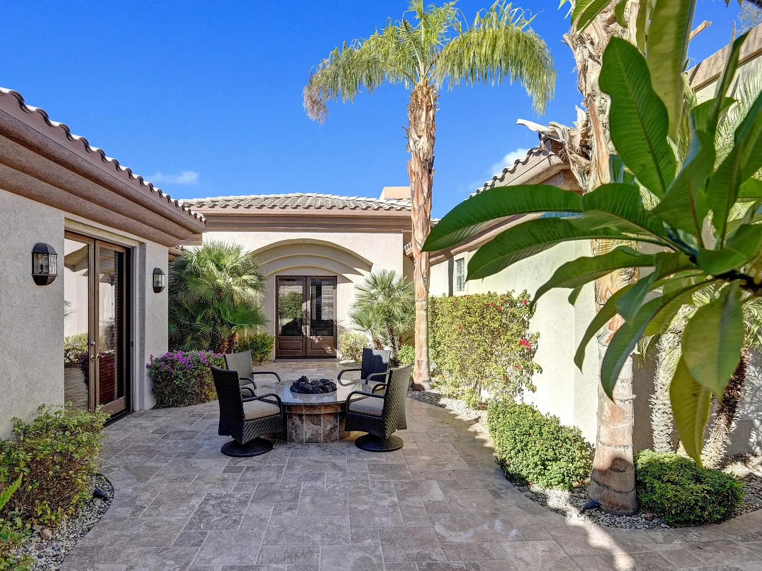 4 bed, 4.5 bath, 4104 sqft, $9,000 — Photo 4