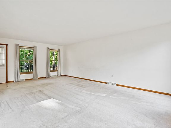 4th image of 4038 Blue Willow St