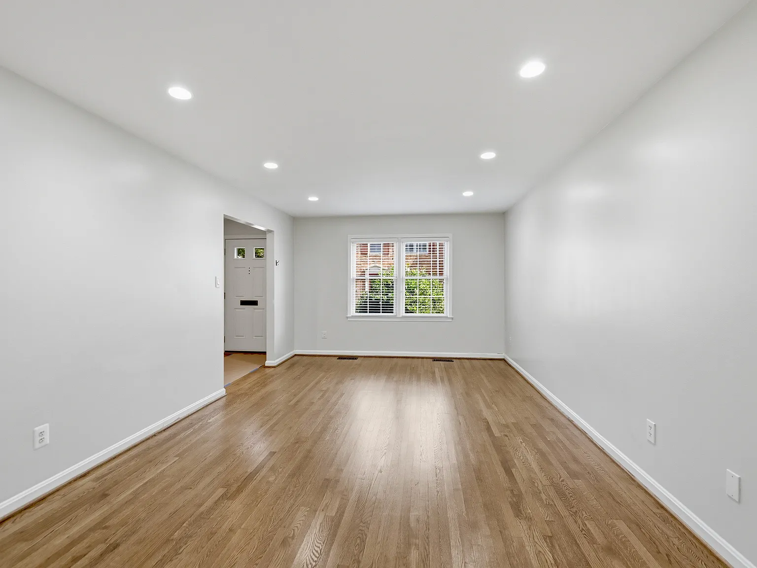 3 bed, 1386 sqft, $3,850 — Photo 3