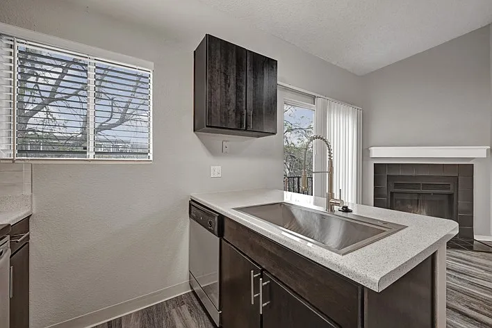 Summit Riverside Apartments — Photo 12