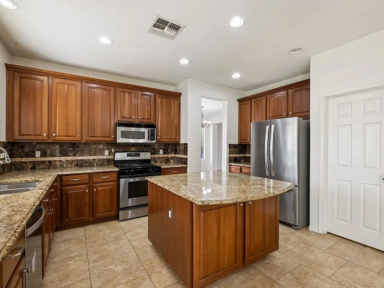18813 E Arrowhead Trl — Photo 8