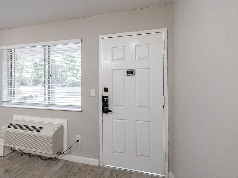 Alma Apartments — Photo 51