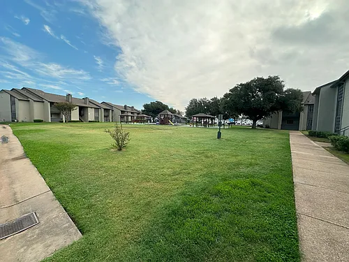 the courts of beford Photo 1