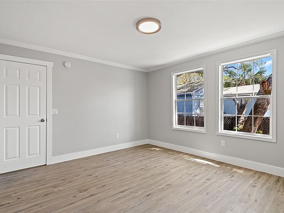 5th image of 4640 12th Ave S