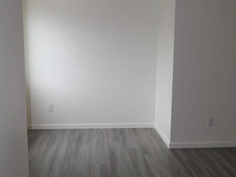 1323 W Palmyra Ave #B — Photo 19