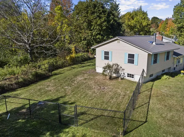 22 Mainewood Avenue, Orono, ME 04473