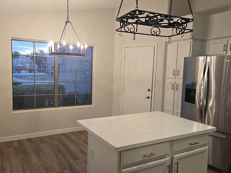1736 E Palomino Dr — Photo 4
