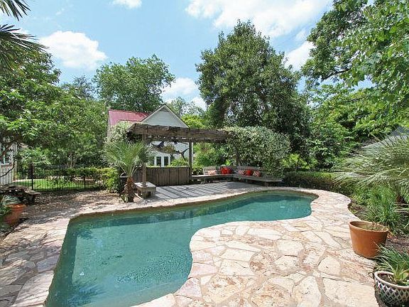 2nd image of 121 Luther Dr