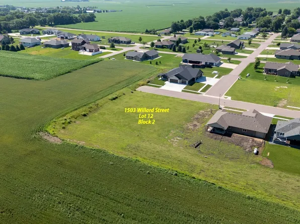 1503 Willard Ln, Larchwood, IA 51241