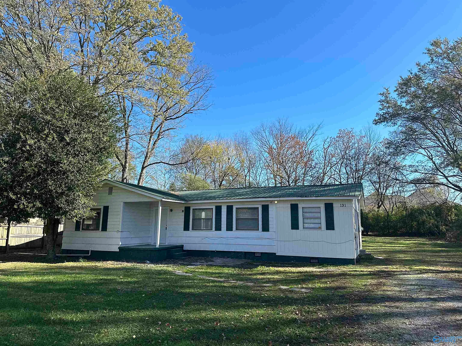 3 bed, 1.0 bath, 1260 sqft, $1,395 — Photo 1