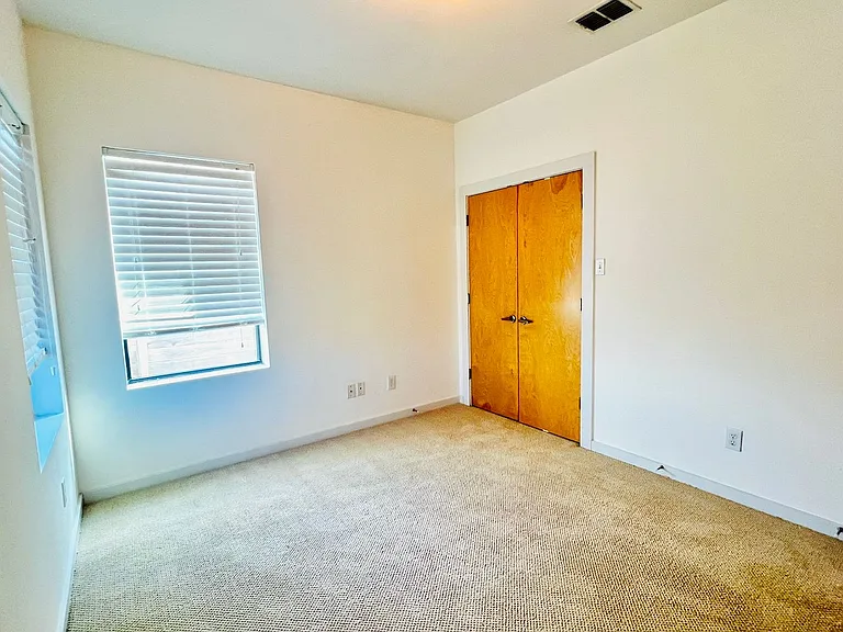 5900 Toscana Ave — Photo 17