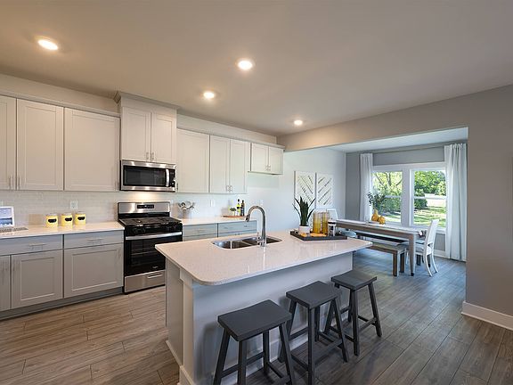 Welcome to the Dallas model at Alston Chase.