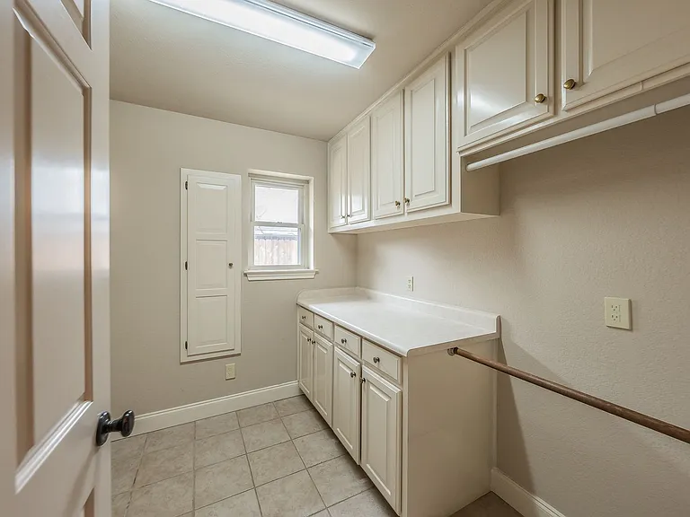 6724 Blue Meadow Dr — Photo 44