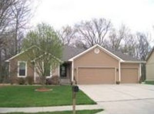 807 Regency Dr, Kearney, MO 64060