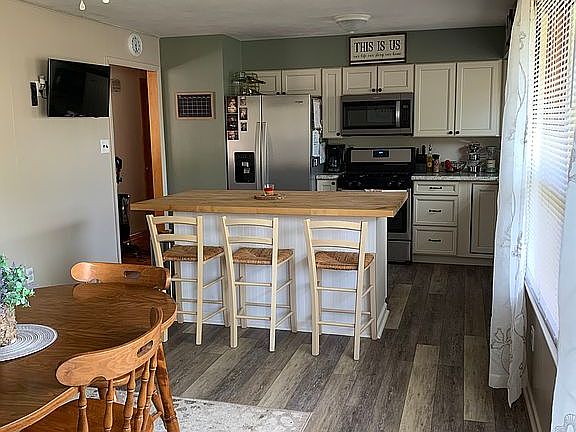 3rd image of 504 Hillcrest Ave