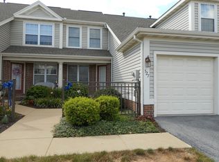 527 Oak Hill Ln, Reading, PA 19610