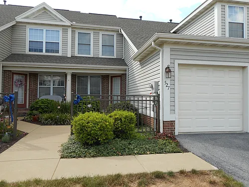 527 Oak Hill Ln Photo 1