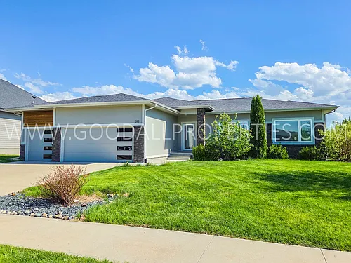 310 NE Bobcat Dr Photo 1
