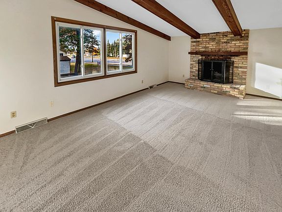 3rd image of 10846 Buchanan St NE